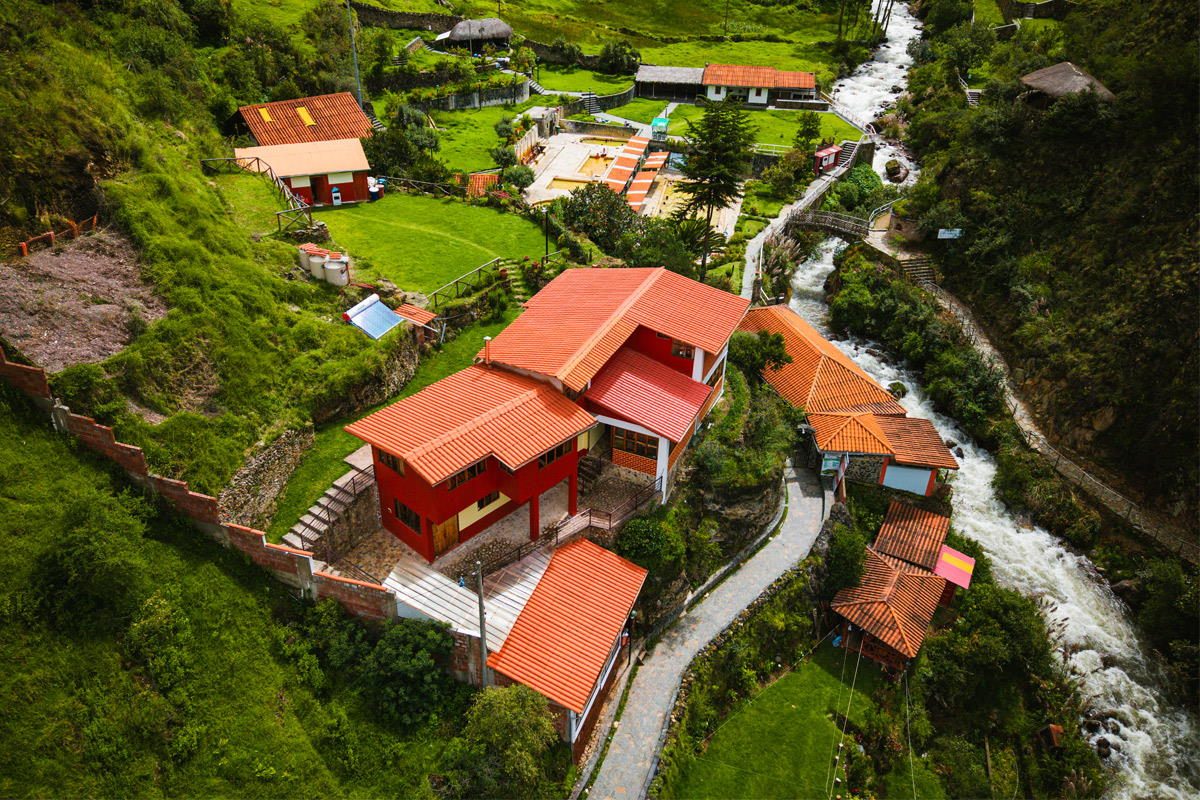 Sobre Nosotros hotel ubicado en el centro de la ciudad de Cusco Peru - Quechua Lodge Lares
